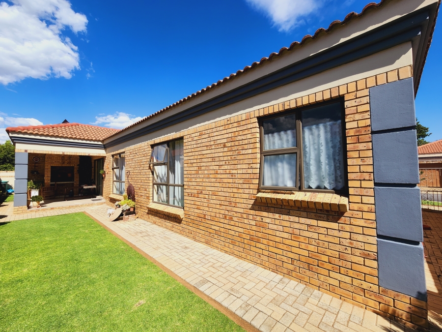 3 Bedroom Property for Sale in Grimbeeck Park North West
